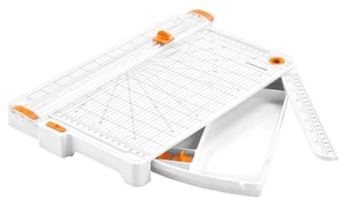 Fiskars Große Papierschneidemaschine mit Aufbewahrungsfach, SureCut, A4-Hochformat, A3-Querformat, Mit Schnittlinienführung, Inkl. 3 TripleTrack-Schneideklingen mit Titan, 1077981