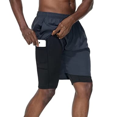 HMIYA Herren 2 in 1 Shorts Fitness Sporthose Kurz Jogginghose Schnelltrocknende Laufhose mit Kompressionsshorts und Taschen Reißverschlussfach(Dunkelgrau,EU-L/US-M)