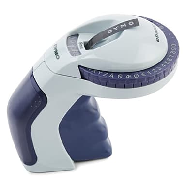 DYMO Prägeetiketten-Maker mit 3 Etikettenbändern | Omega Etikettenhersteller Starter-Kit | kleines, ergonomisches Design mit Drehklickrad | für Zuhause, DIY und Basteln (€, Ñ, Å, ¨ & Ø)