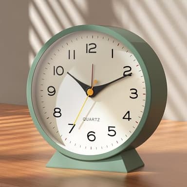 AYRELY®4.5 Zoll Wecker Analog ohne Ticken, Kleiner Retro-Metall-Tischuhr, batteriebetrieben, mit Nachtlicht für Kinder und Erwachsene. Ideal für Nachttisch, Schlafzimmer und Wohnzimmer-Deko (Grün)