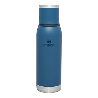 Stanley Adventure To-Go Thermosflasche 0.75L - 20 Stunden Heiß - 25 Stunden Kalt - Auslaufsicher - Isolierter Deckel - Doppelwandige Vakuumisolierung - BPA Frei - Abyss