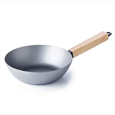 BEKA Carbonstahl Wokpfanne Induktion und Barbecue, mit hitzeabweisendem Griff aus Holz, ohne Deckel, 24cm, Bodendurchmesser 14,3cm, natürlich beschichtet, Nomad Kollektion
