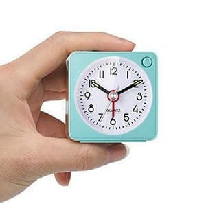YouJabz Mini Wecker Analog, Klassischer Analoger Reisewecker mit Licht, kompakte Größe, Wecker Ohne Ticken ruhiges Quarzuhrwerk, Einfache Bedienung, Zurück zur Schule Geschenk
