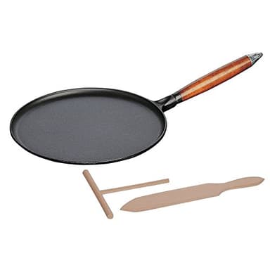 STAUB Crepes Pfanne aus Gusseisen, mit Holzgriff, rund 28 cm, mit mattSchwarzer Emaillierung im Inneren der Pfanne, für alle Herdarten inkl Induktion, Schwarz